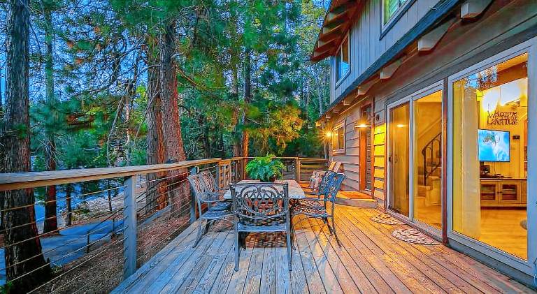 Big vacation home with BBQ, patio & hot tub | Dogs allowed — photo 5