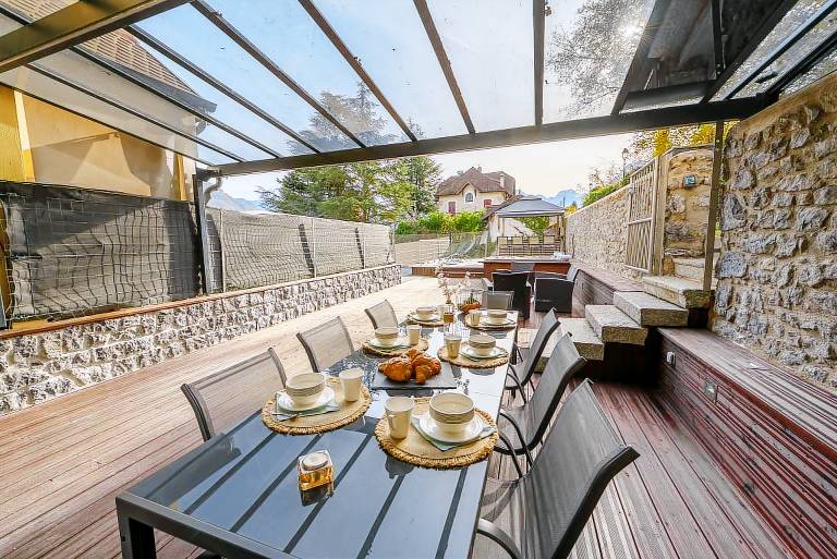 Family-oriented nice vacation home with jacuzzi & terrace | Lake view | Dogs allowed — photo 4