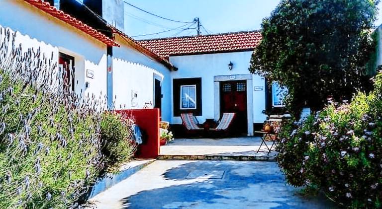 Vacation home with patio, yard & BBQ in Setubal