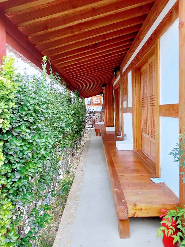 Vacation home with yard — photo 4