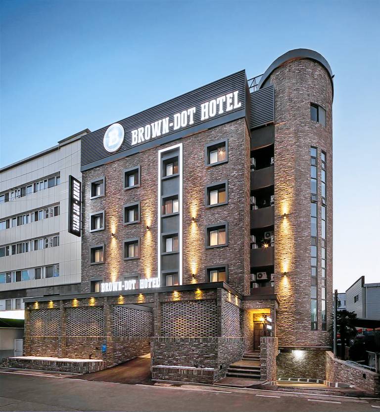 Changwon Brown dot Hotel Myeongseo