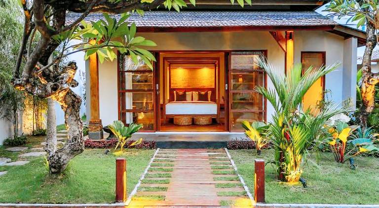 Villa with pool — photo 4