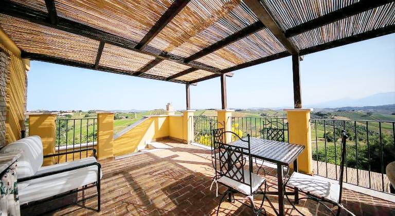 Family-friendly lovely serviced apartment with barbecue, pool & hot tub | Pets allowed — photo 2