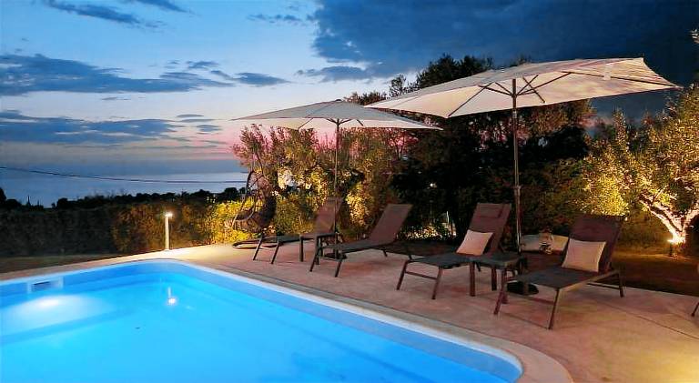 Villa with private pool, garden & barbeque in Sithonia