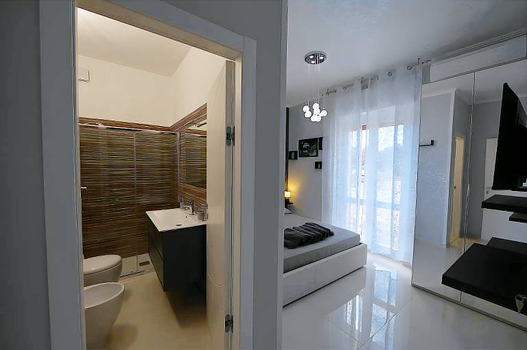 Double Room 1 with Wi-Fi and Air Conditioning — photo 2