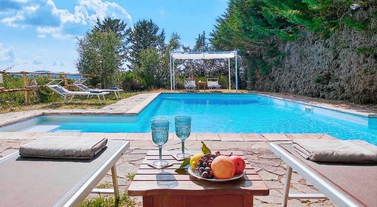 Big villa with grill, yard & private pool | Pet-friendly — photo 3