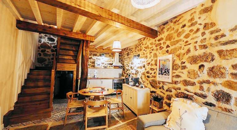 House with jacuzzi — photo 3
