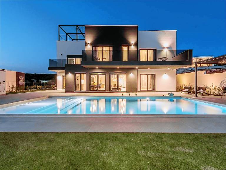 Fully equipped lovely vacation home with grill, terrace & yard | Pet-friendly in Senj