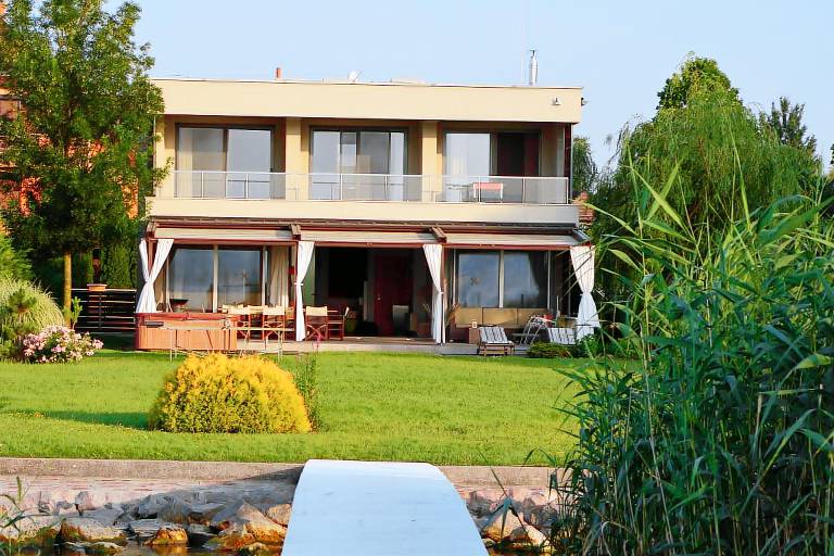 Villa Balatonőszöd