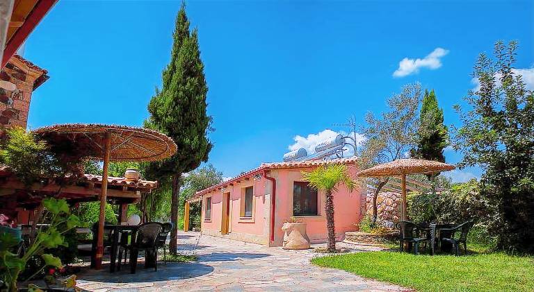 Beautiful villa with barbeque, yard & terrace | Next to the beach | Pets are welcome — photo 3