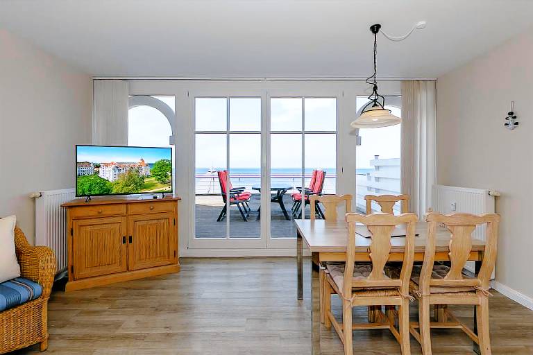 Schöne Ferienwohnung mit großem Balkon und einmaligem Blick auf Strand und Meer! — photo 3