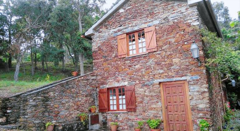 House with patio, garden & grill | Pets are welcome in Arganil