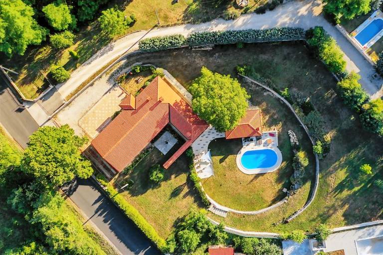 Holiday apartment with yard, patio & pool | Pool view — photo 4