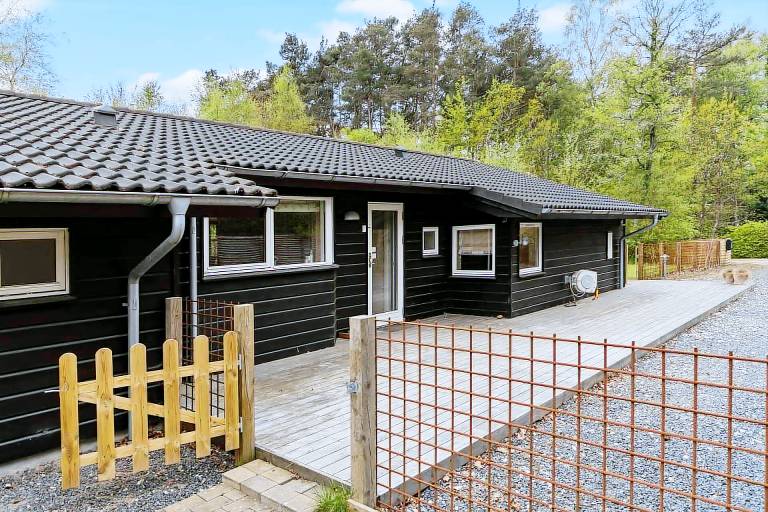 House with patio, barbeque & jacuzzi in Ebeltoft