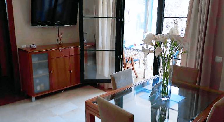 Fully equipped holiday apartment with patio, garden & pool | Perfect for remote work | Pet-friendly — photo 2