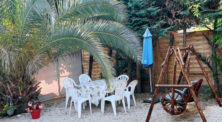 Villa la desiree, Haut de la villa tres lumineux, entierement renovee, 3 pieces, climatise, parking in Biot