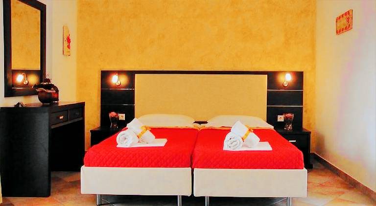 Serviced apartment with patio | Pets allowed in Parga