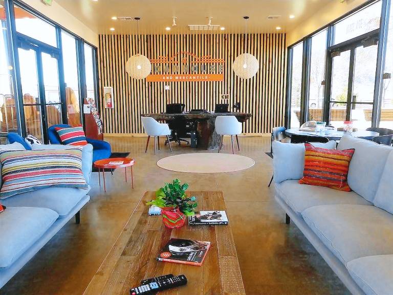 Best Friends Roadhouse and Mercantile — photo 4