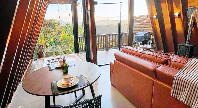 Chalet with terrace, grill & hot tub | Pets allowed — photo 2