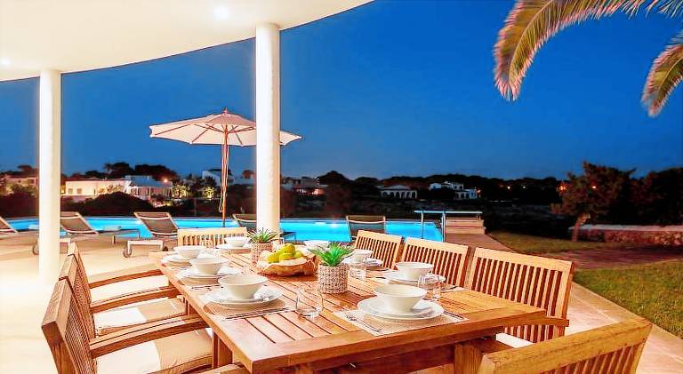Vacation home with pool — photo 4