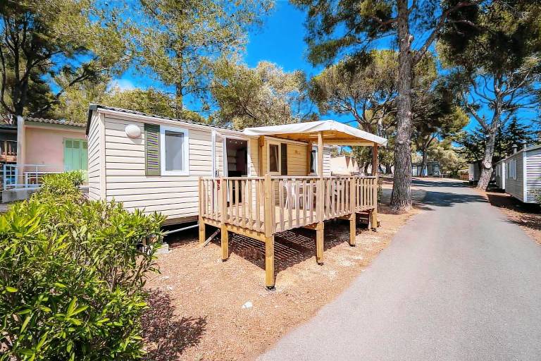 Mobile home with pool & barbeque — photo 5