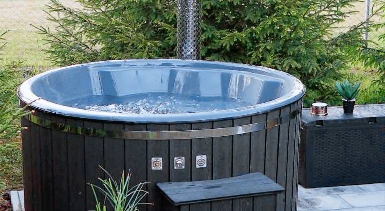 House with terrace, jacuzzi & yard — photo 2