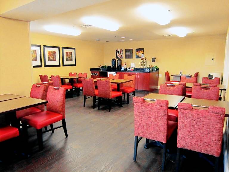 Extended Stay America Suites - Tampa - Airport - N. Westshore Blvd. — photo 4