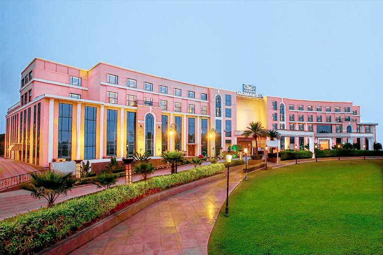 THE GAURS SAROVAR PREMIERE