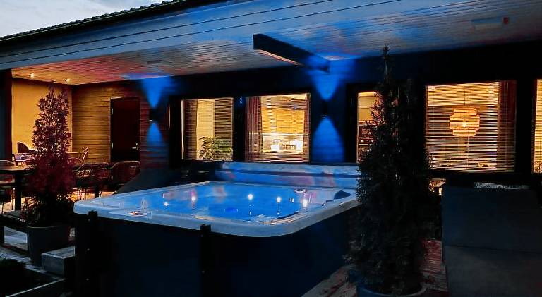 Vacation home with sauna & hot tub | Pets allowed — photo 2
