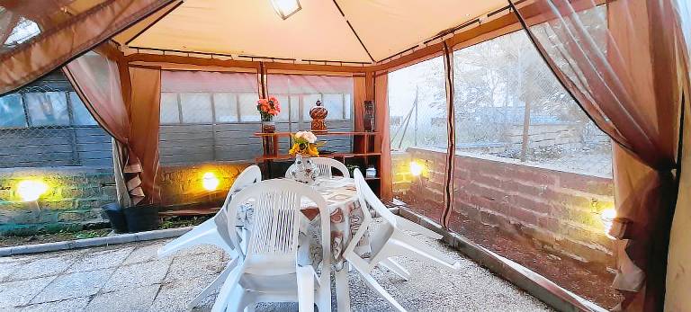 House with yard | Garden view — photo 5
