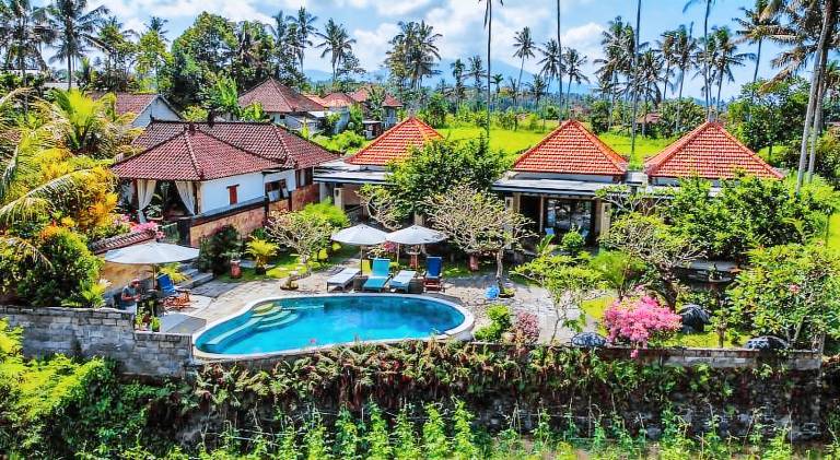 Villa with yard, pool & patio in Karangasem