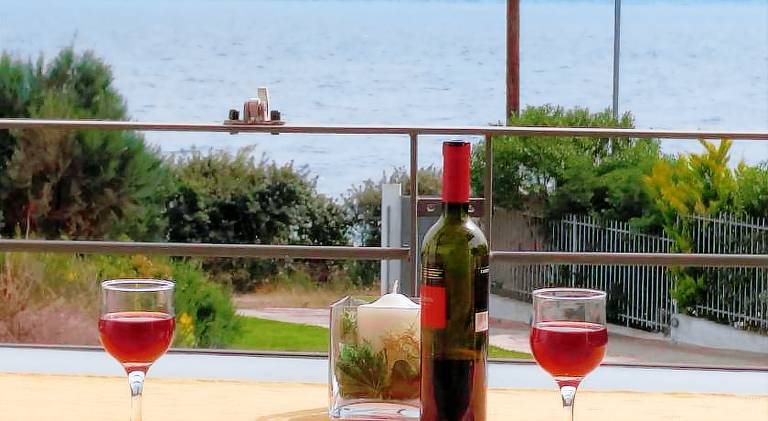 Beautiful house by the sea, Loutraki Skaloma. — photo 5