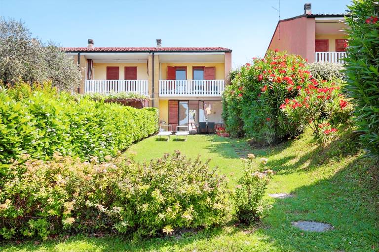 Fully equipped wonderful holiday apartment with barbeque, terrace & garden | Pets are welcome — photo 2