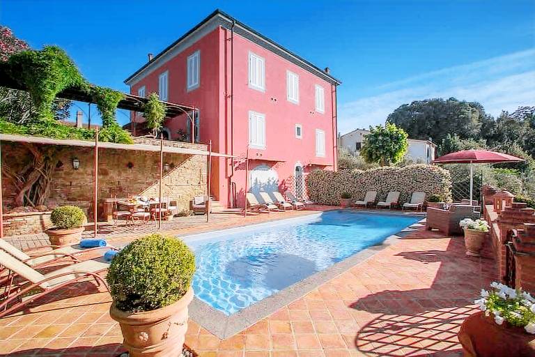 Apartment with BBQ, patio & private pool | Perfect for remote work — photo 3