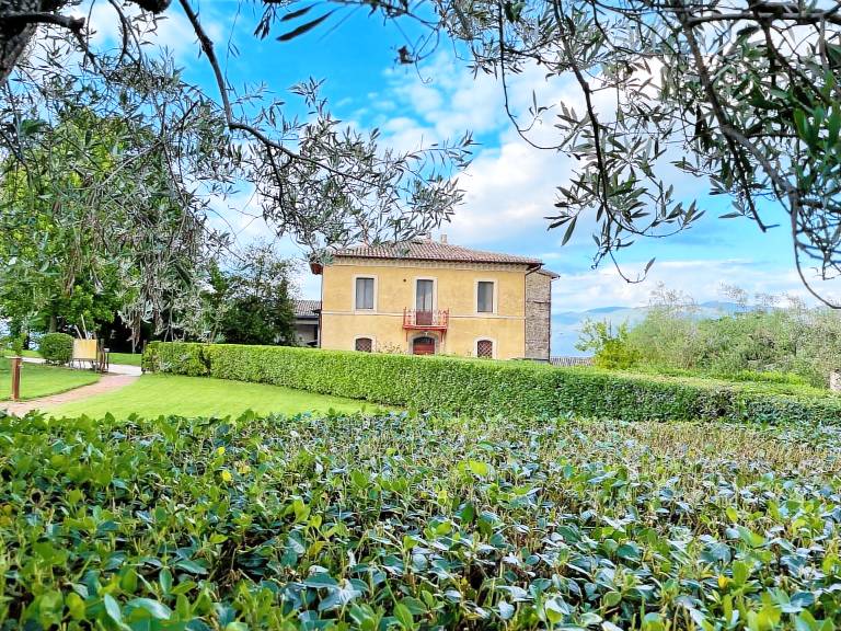 Family-oriented pleasant vacation home with garden, patio & private pool | Perfect for remote work | Pets allowed — photo 2