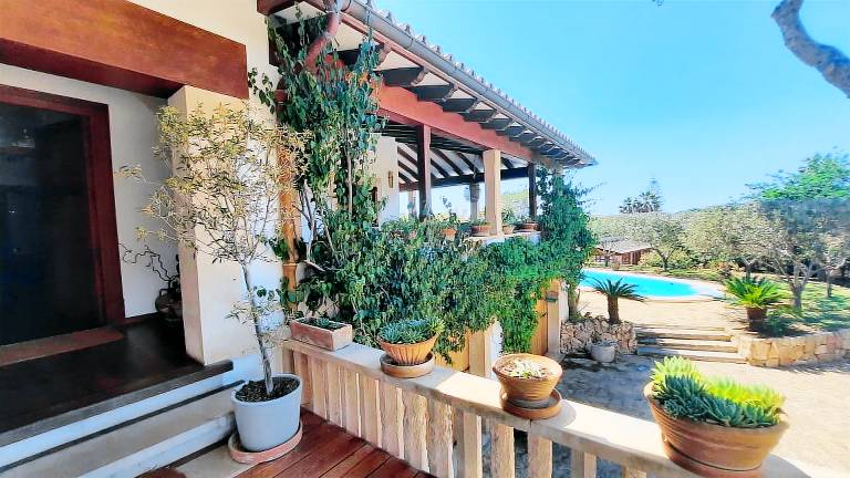 Fully equipped spacious house with yard, pool & terrace | Sea view | Close to the beach | Suitable for remote work | Pet-friendly — photo 3