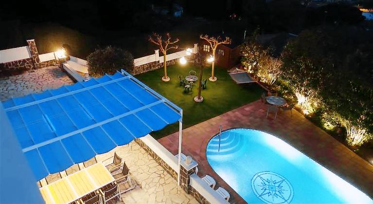 Vacation home with pool — photo 3