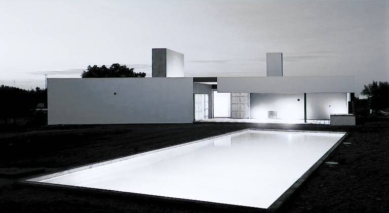 Villa with pool, terrace & yard in Évora