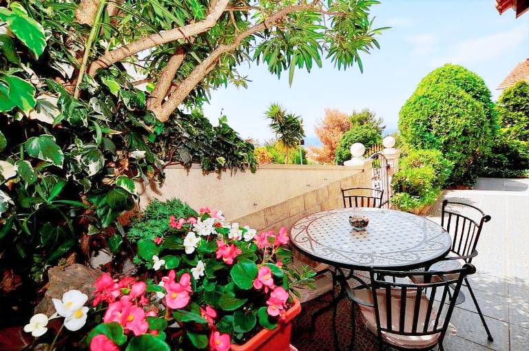 Apartment with yard & BBQ | Garden view in Postira