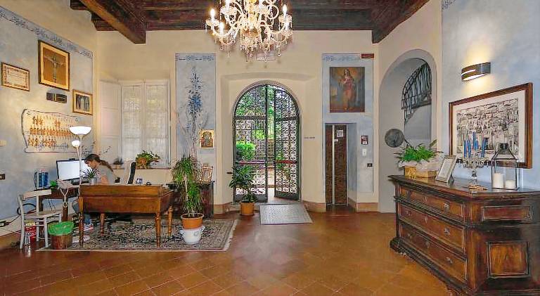 Serviced apartment with patio & yard — photo 3