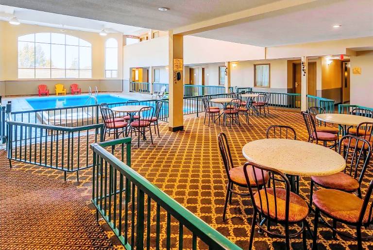 Days Inn by Wyndham Swift Current — photo 3