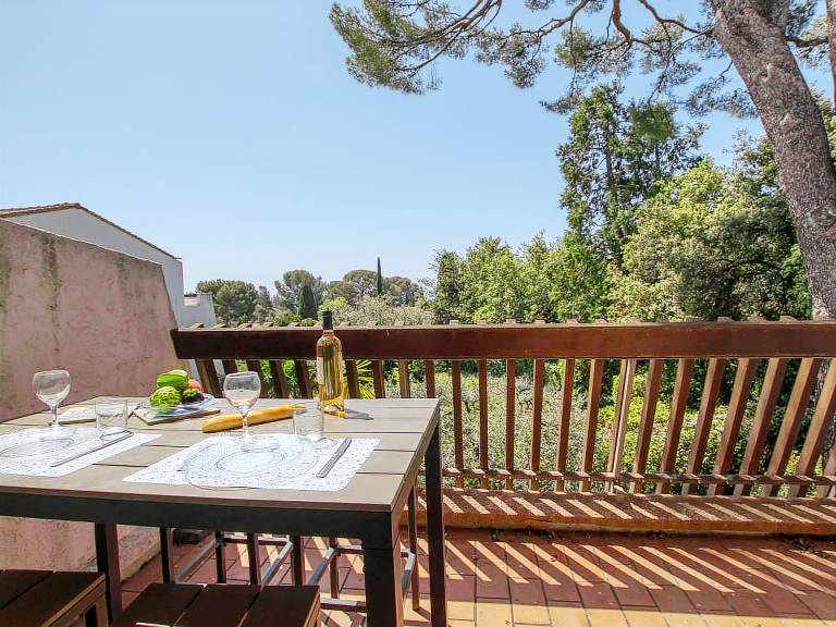 Beautiful holiday apartment with patio & pool | Close to the beach | Dogs allowed — photo 2