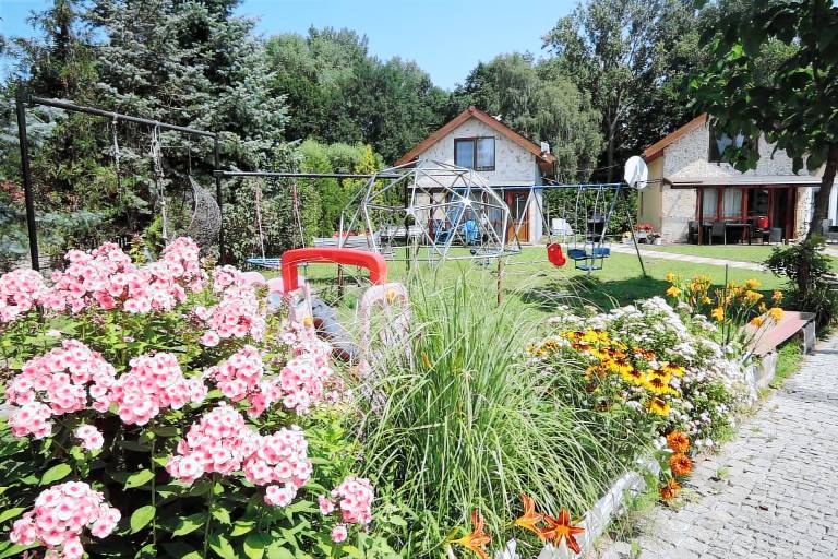 House with barbecue, pool & yard — photo 3