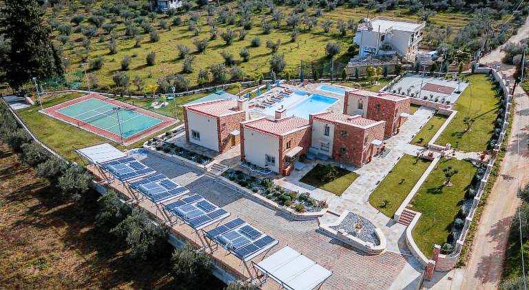 Villa with terrace, pool & hot tub in Nafplio