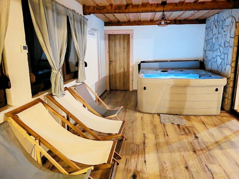Vacation home with BBQ & patio — photo 4