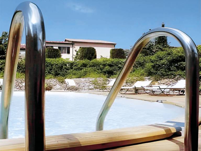 Lovely serviced apartment with yard & pool | Dogs allowed — photo 4