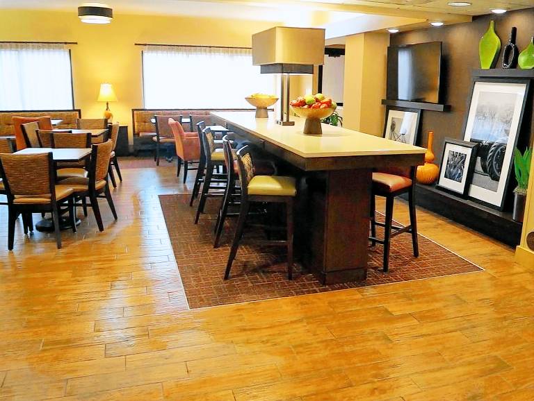 Hampton Inn Altoona — photo 5