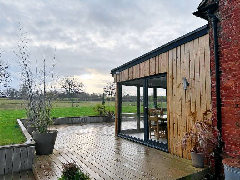 Big vacation home with terrace & yard | Dogs allowed — photo 4