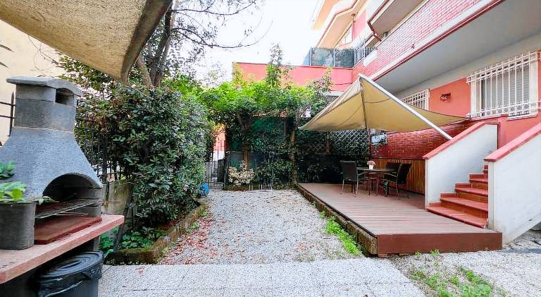 Apartment with yard, terrace & barbeque — photo 4