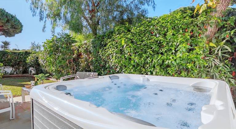 Luxury Villa Marbella Area, Jacuzzi, Near Beach in Estepona